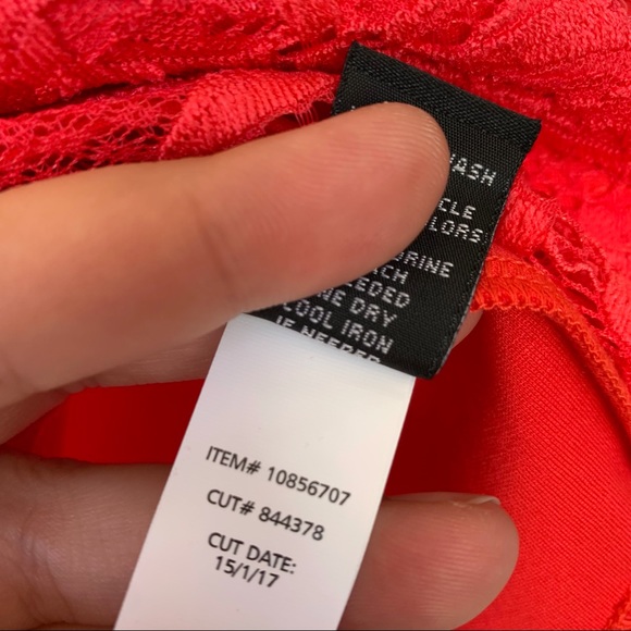Torrid NWT Red Lace Mini Pencil Skirt Zipper Business Cocktail Fun Size 2 - Picture 7 of 7